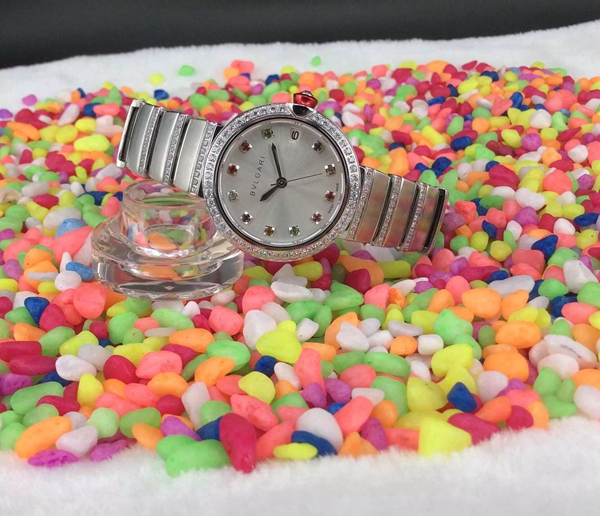 ブルガリ時計正面デザイン